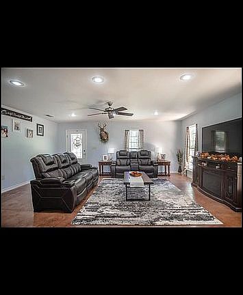 4th image of 2731 N Fm 225