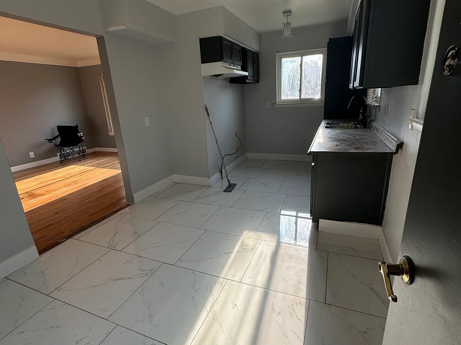 3 bed, 1100 sqft, $1,300 — Photo 4