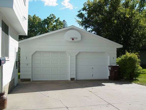 Corner lot,w/Mature Trees & 2 car garage!
