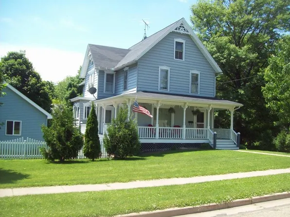 120 Liberty St, Walnut, IL 61376