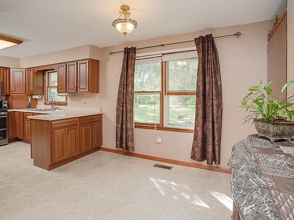 5th image of 28047 Wexford Dr