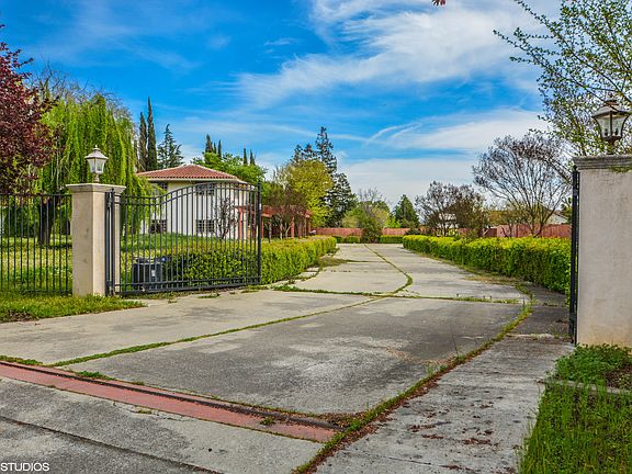 2nd image of 3846 N Tina Pl