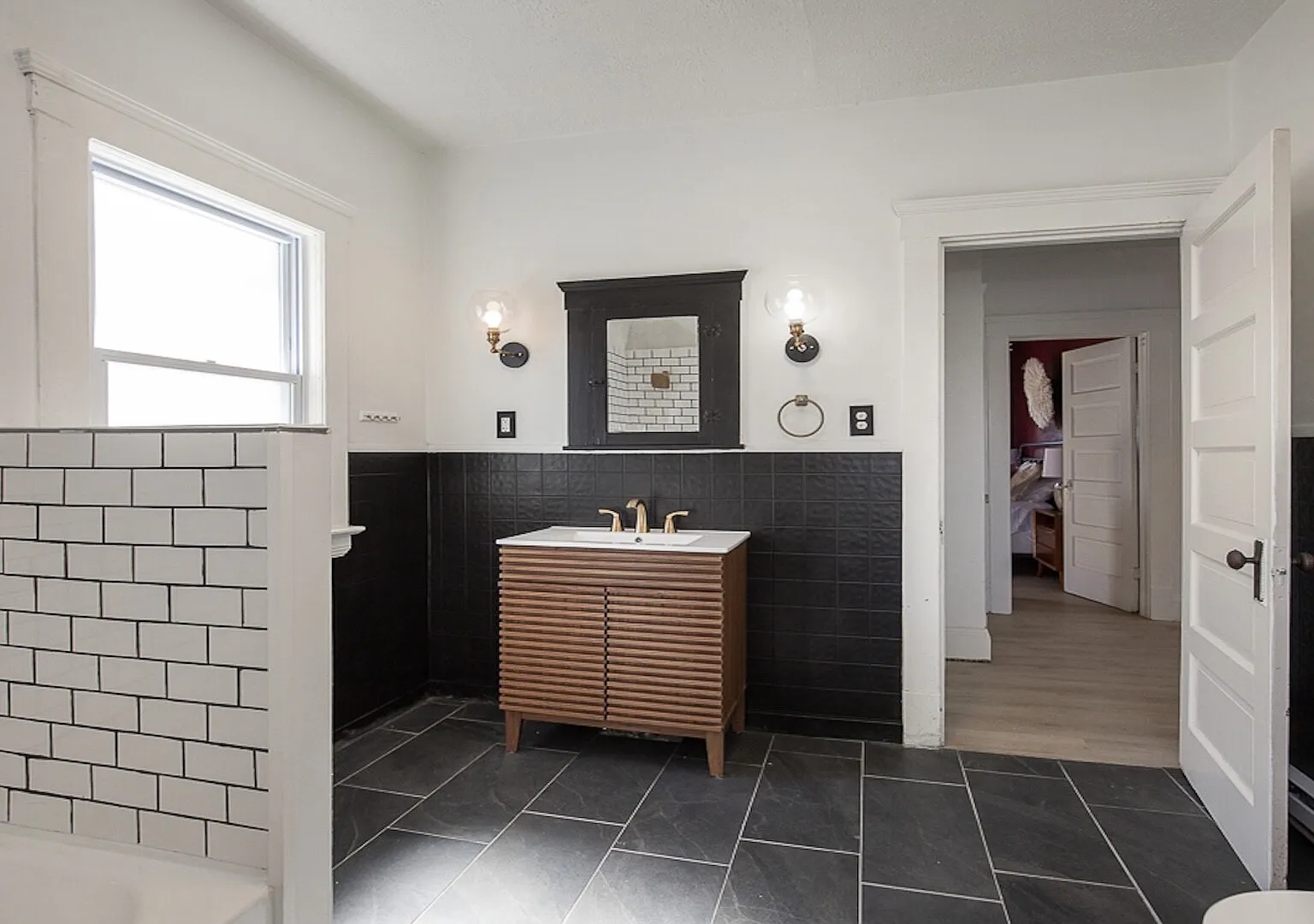 Convenient & Cozy, Blocks from Metro Health, 15 mins from CC — Photo 4