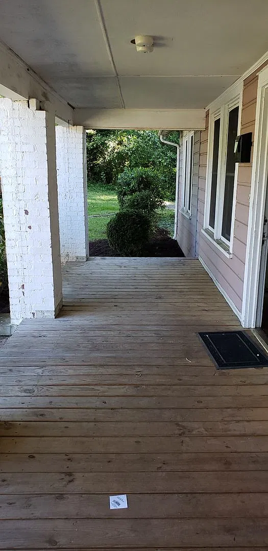 Charming 3 BR / 2 BA home (with a flex/bonus room) on Charlotte Ave! — Photo 3
