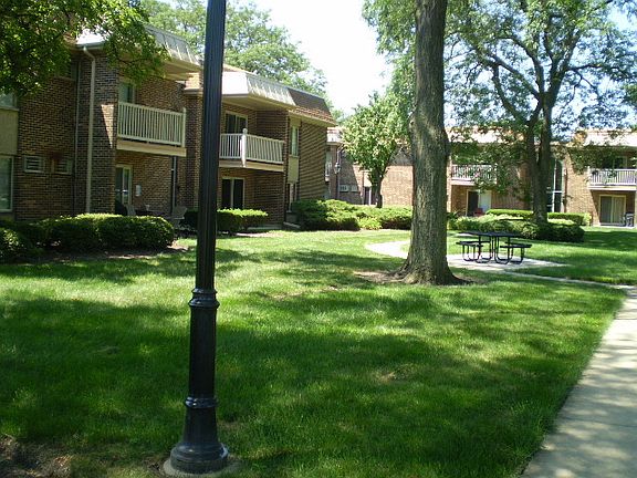 2nd image of 2406 N Kennicott Dr APT 2C