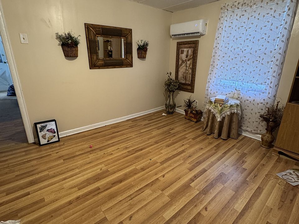 2nd image of 603 Smith St