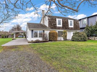 1806 Feltham Rd, Saanich, BC V8N 2A6