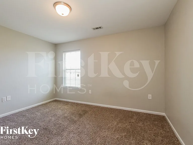 2936 Village Center Dr — Photo 11