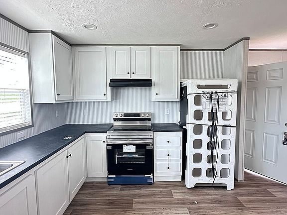 3rd image of 113 Sheri Dr