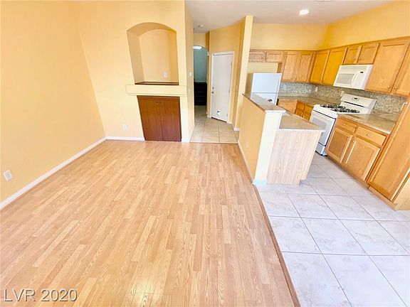 3rd image of 8448 Quarentina Ave Unit Na