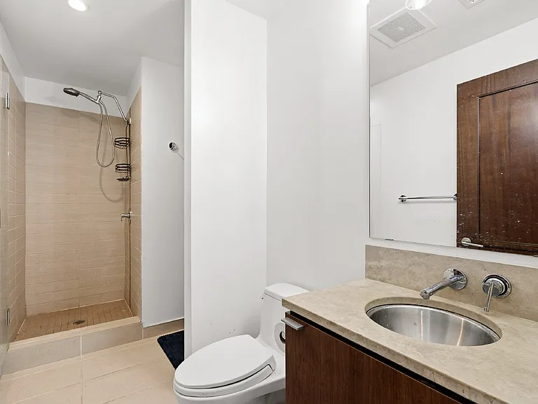 111 N 12th St #1707 — Photo 29