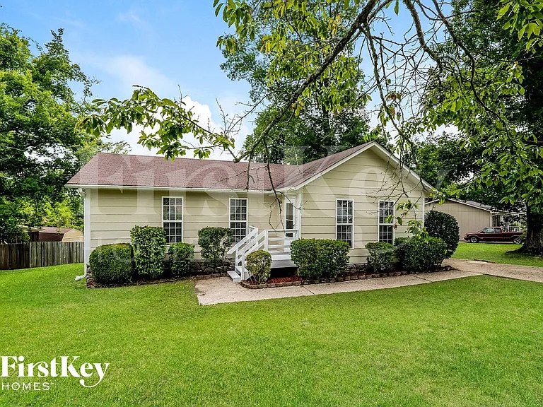 101 Sunny Brook Ln — Photo 1