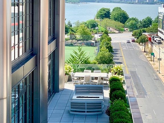 5th image of 560 W 24th St #7