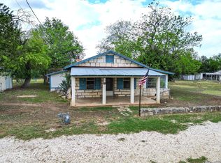 607 Hackberry St, Bandera, TX 78003