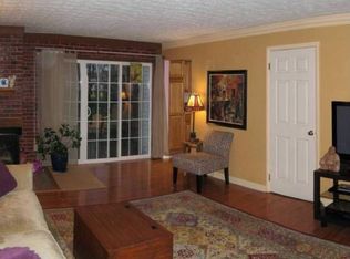83 Chatham Dr, Aurora, OH
