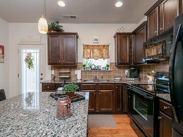 1645 Townview Ln — Photo 6