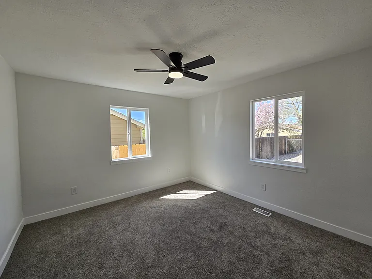 738 E Fountain Blvd — Photo 14