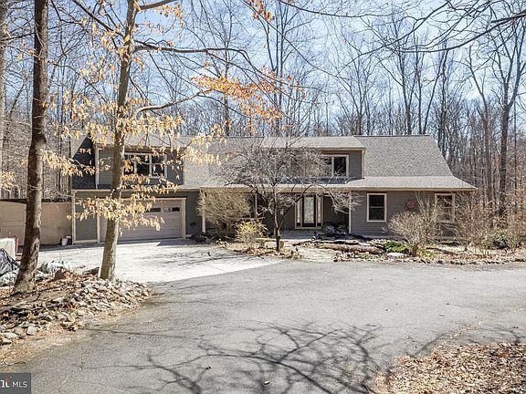2nd image of 735 Leslie Ave