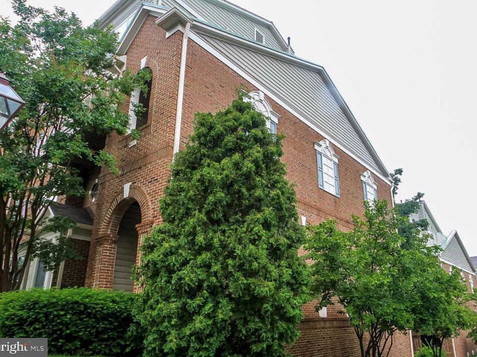 1st image of 4115 Lexington Ct APT 302