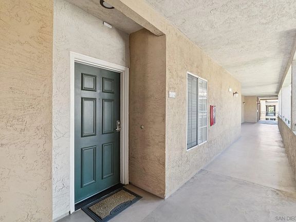 2nd image of 2220 Camino De La Reina Unit 302