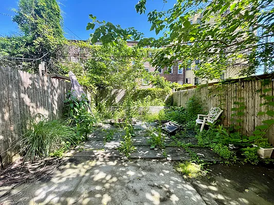 Rented by ERNY LLC | media 50