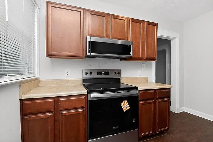 420 Plymouth Ave — Photo 16