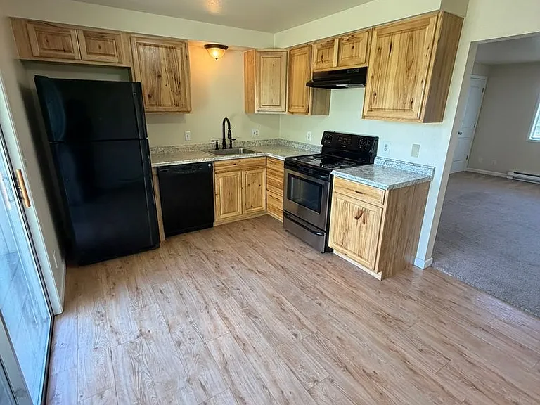 177 W C St #7 — Photo 20