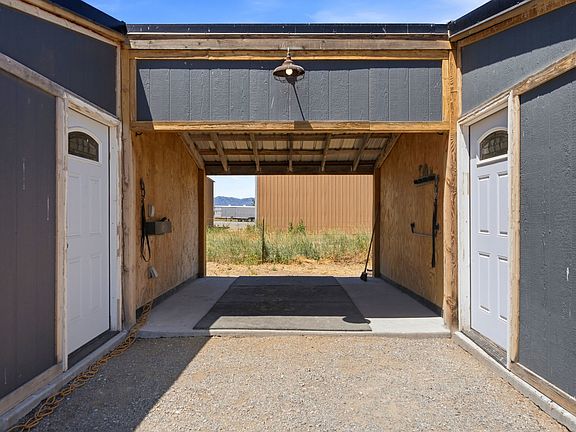2nd image of 285 E Cimmarron Way N