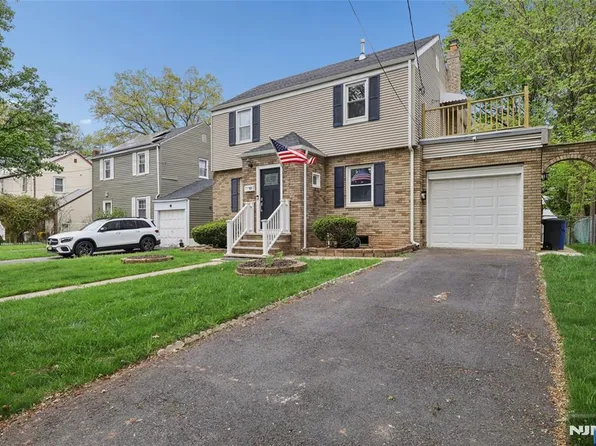 97 Jasper Ave, Teaneck, NJ 07666