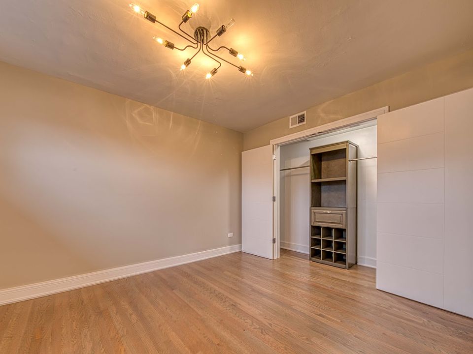 1st image of 5708 N Hermitage Ave #105
