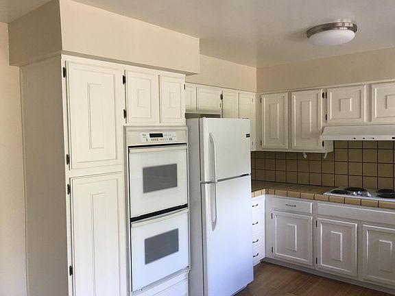 4th image of 2252 Cherry Ave
