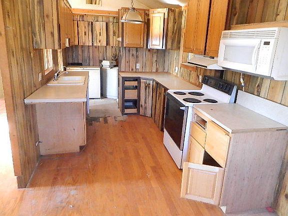 3rd image of 8 Dairy Ln