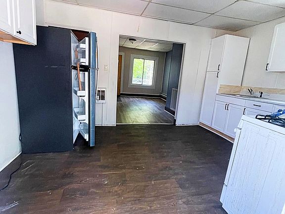 5th image of 843 W Market St APT 2