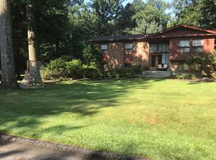 10 Alpha Ln, Airmont, NY 10952