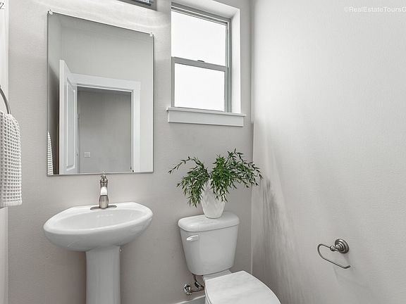 4th image of 7636 NE 61st Way