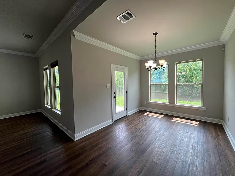 1303 Hickory Creek Dr — Photo 5