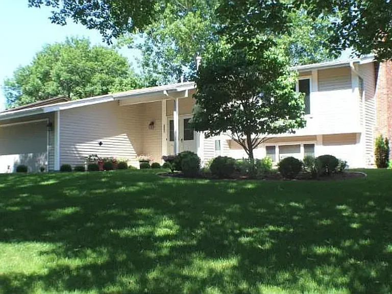 9983 Balmoral Ln — Photo 1