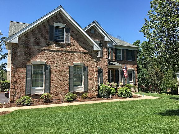 3rd image of 395 Shelbourne Ln