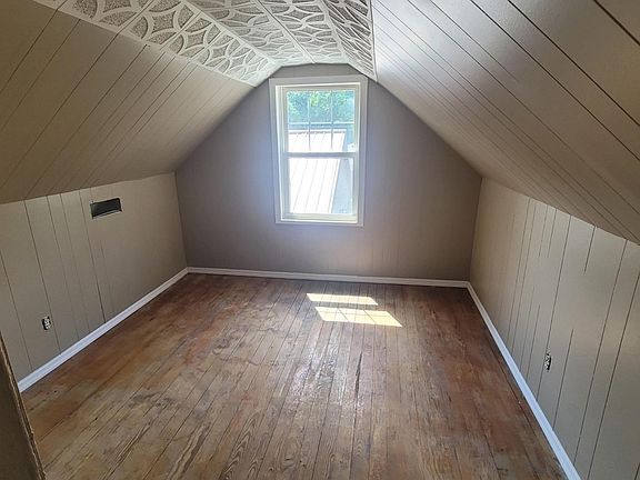 2nd image of 609 Ellen Dr