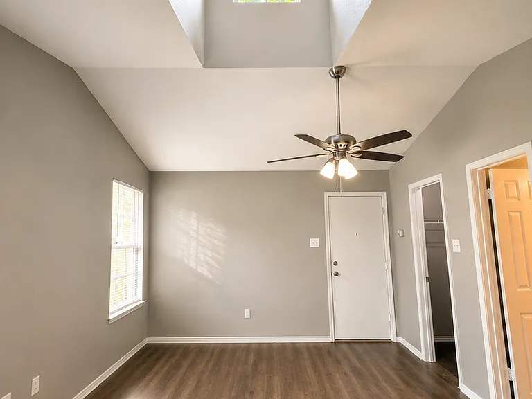 6302-6304 Waddesdon Blf — Photo 5