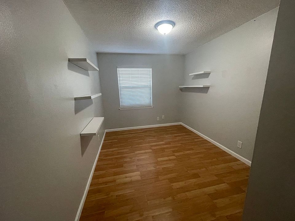 1st image of 10324 Manzanillo Ave NE