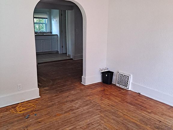 3rd image of 119 S Francis Ave