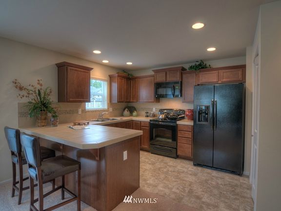 4th image of 8714 Stockholm Lane NE #86