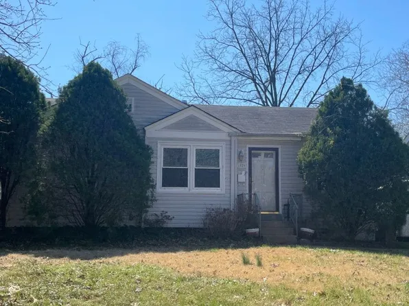 1029 Sanders Dr, Saint Louis, MO 63126