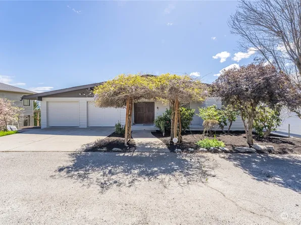 775 Wapato Way, Manson, WA 98831
