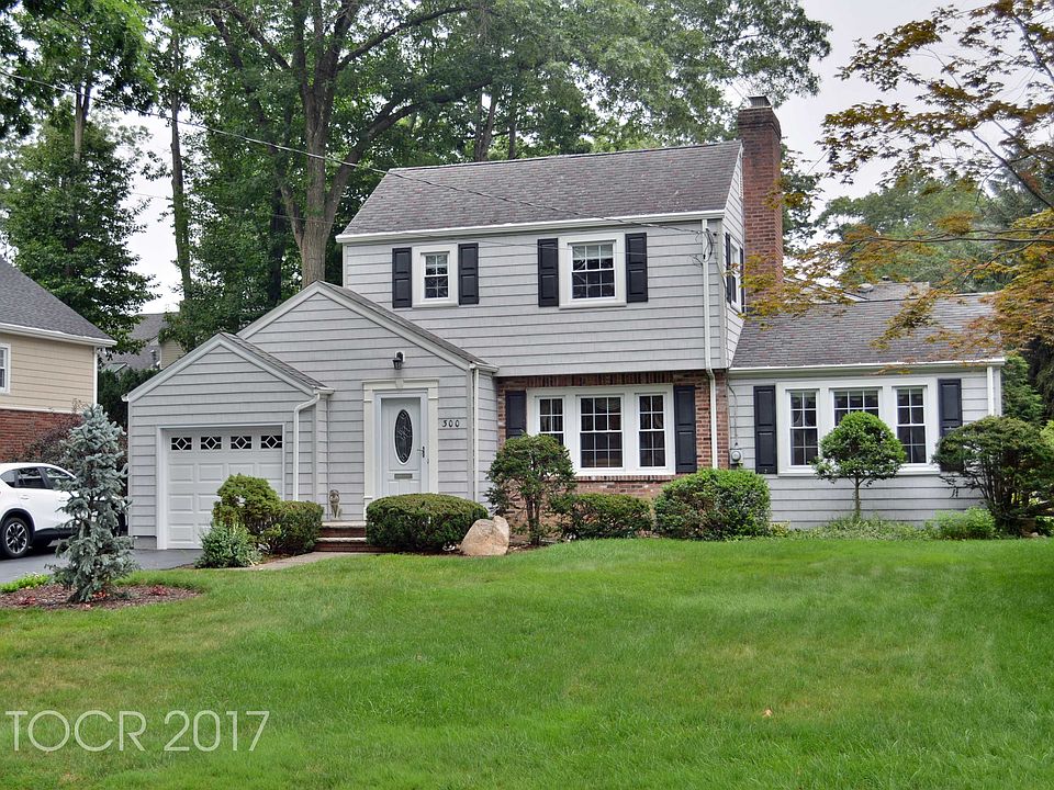 1st image of 300 Canterbury Dr