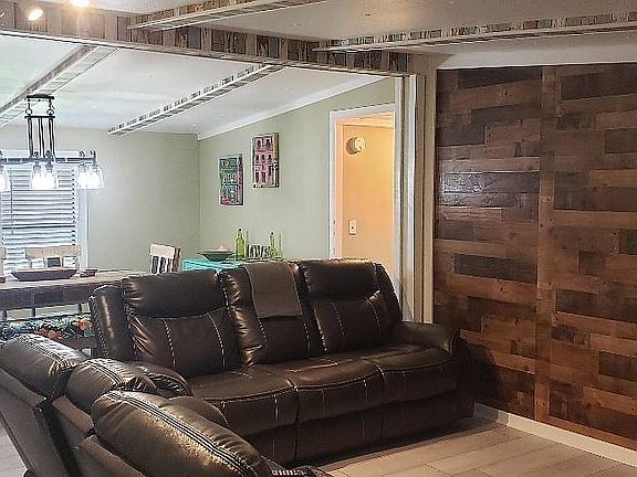 3rd image of 173 Durham Cir