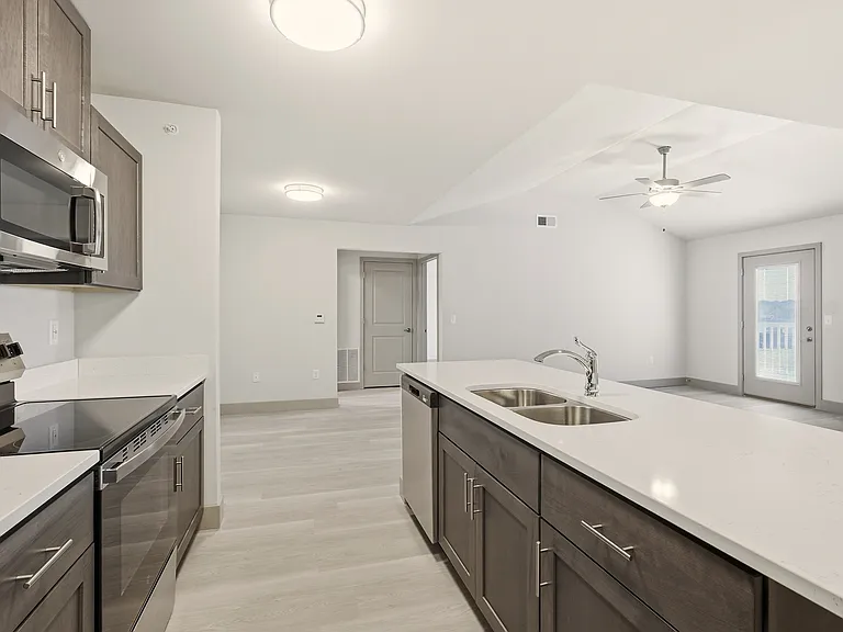 2b 2ba (3rd floor unit)