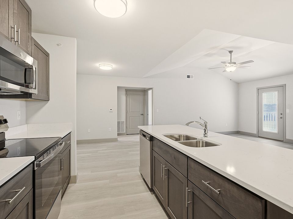 2b 2ba (3rd floor unit)