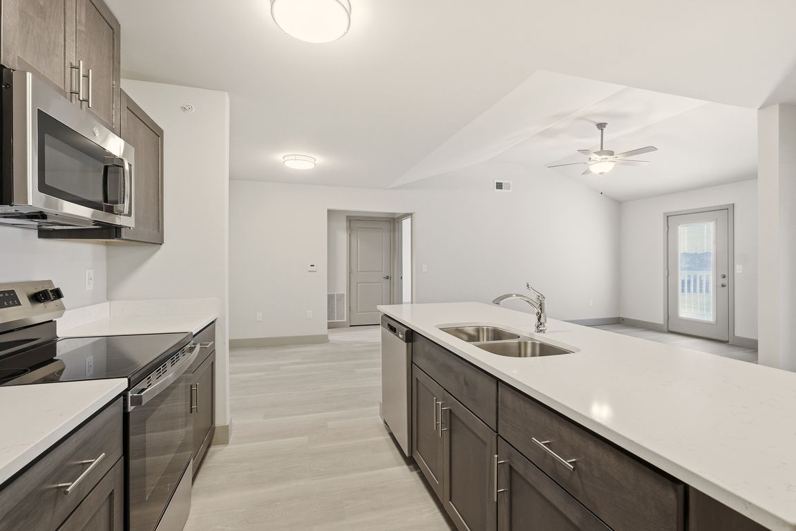 2b 2ba (3rd floor unit)